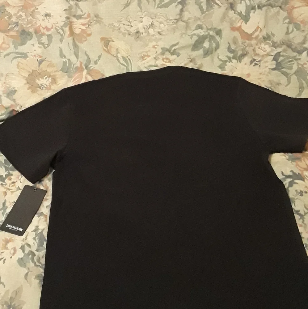 TRUE RELIGION GRAPHIC TEE  (THE LAST SHIRT IS IN WHITE/GOLD ONLY!!! (NO BLACK) - Picture 2 of 11